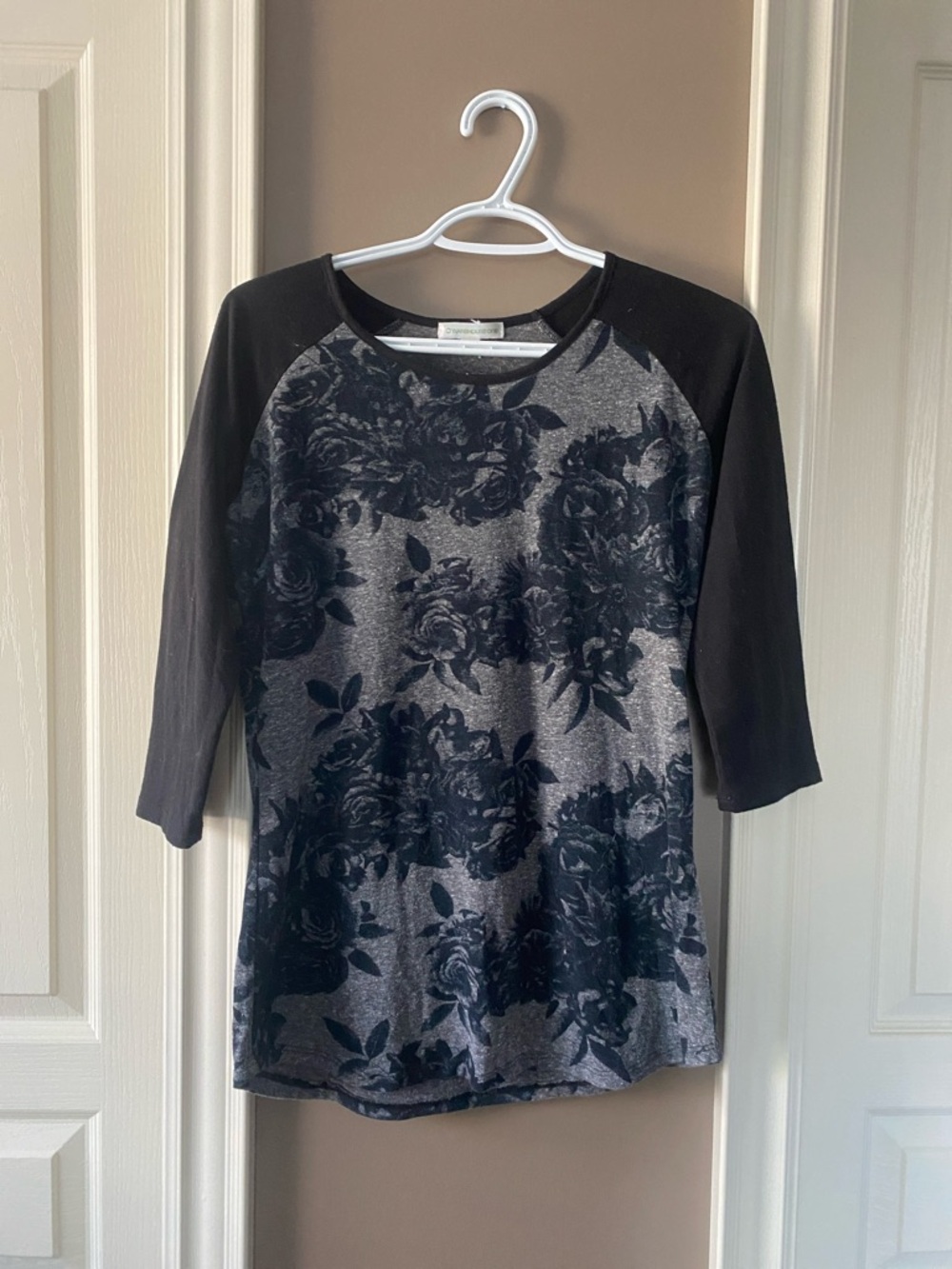 Warehouse One Black Floral Raglan Tee with Gray Body Size Small